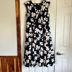 Ann Taylor sleeveless dress with black and navy background & cream flowers. Sz 8